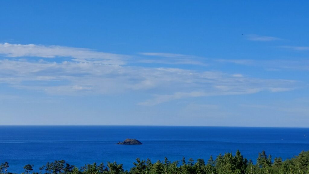 ただ感動するほどの 青すぎる海と空